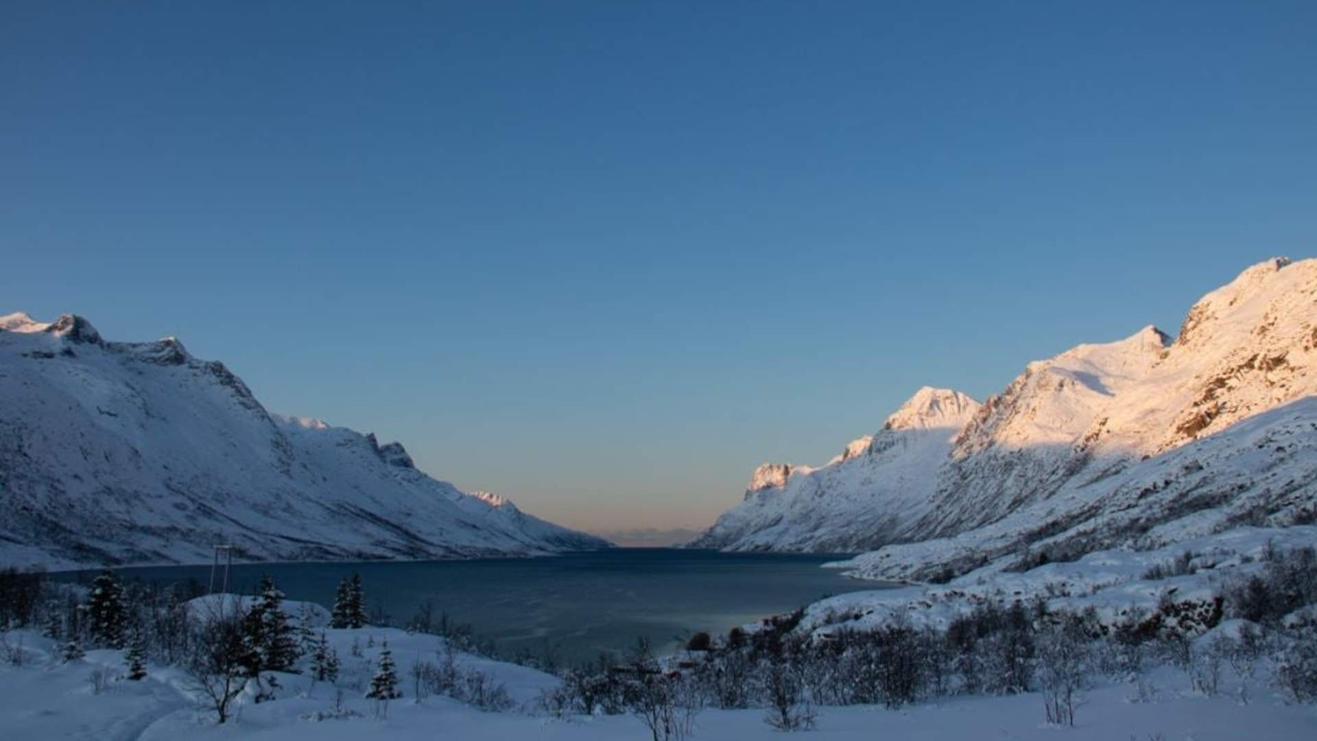 Sommarøy Arctic day trip- a round tour of Kvaløya island