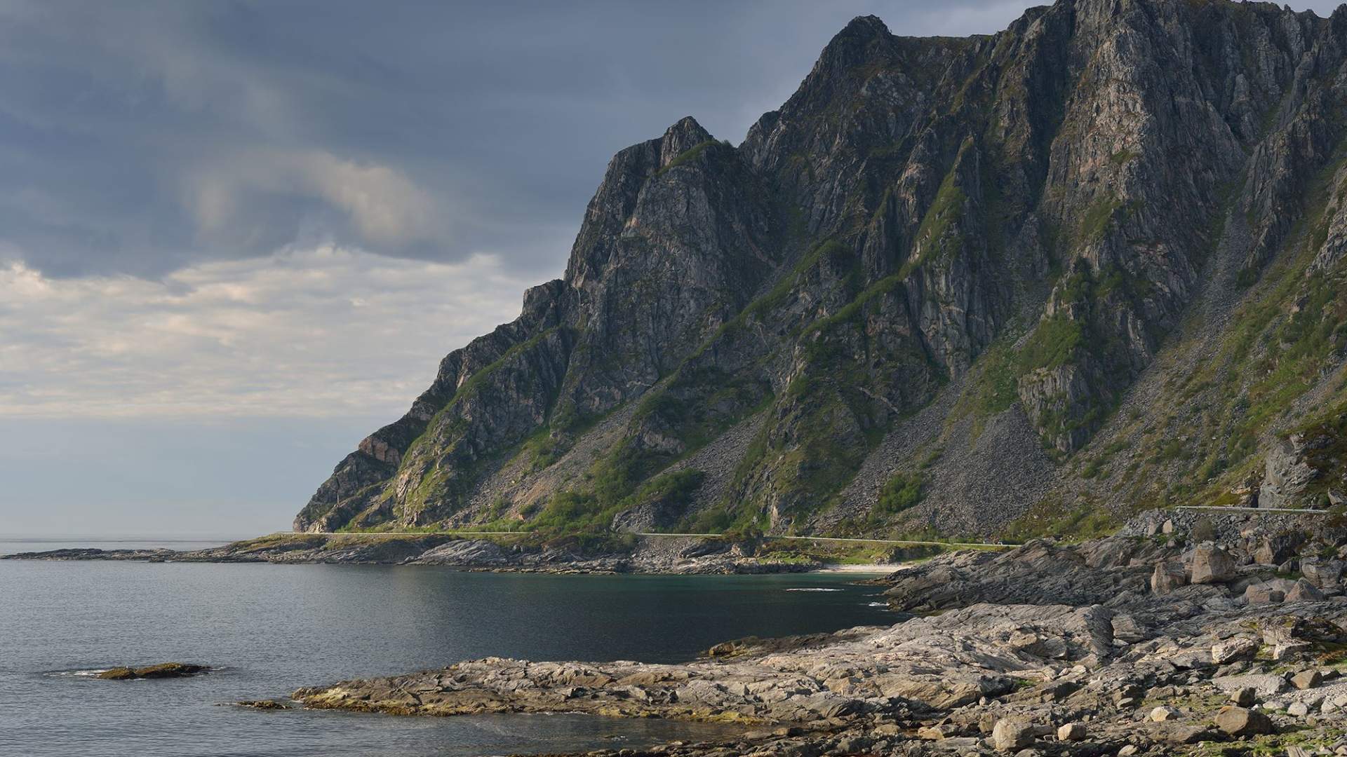 Steep mountains along the road