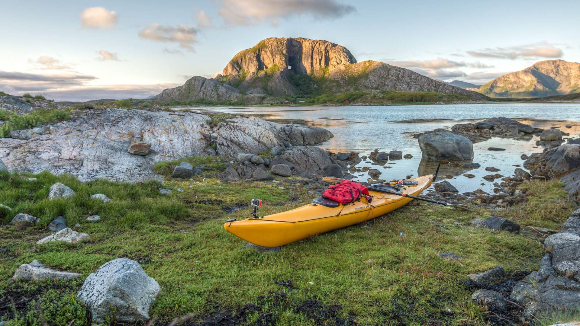 Kajakk ved Torghatten