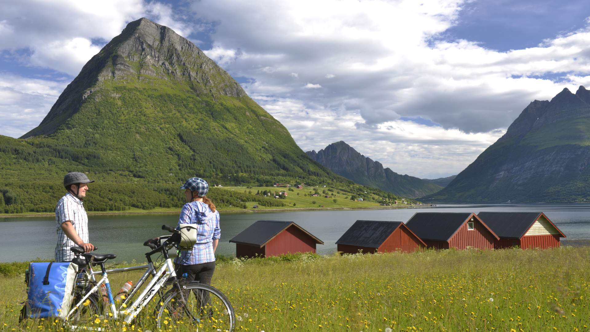 Sykkeltur i vakre Aldersundet og Lurøy