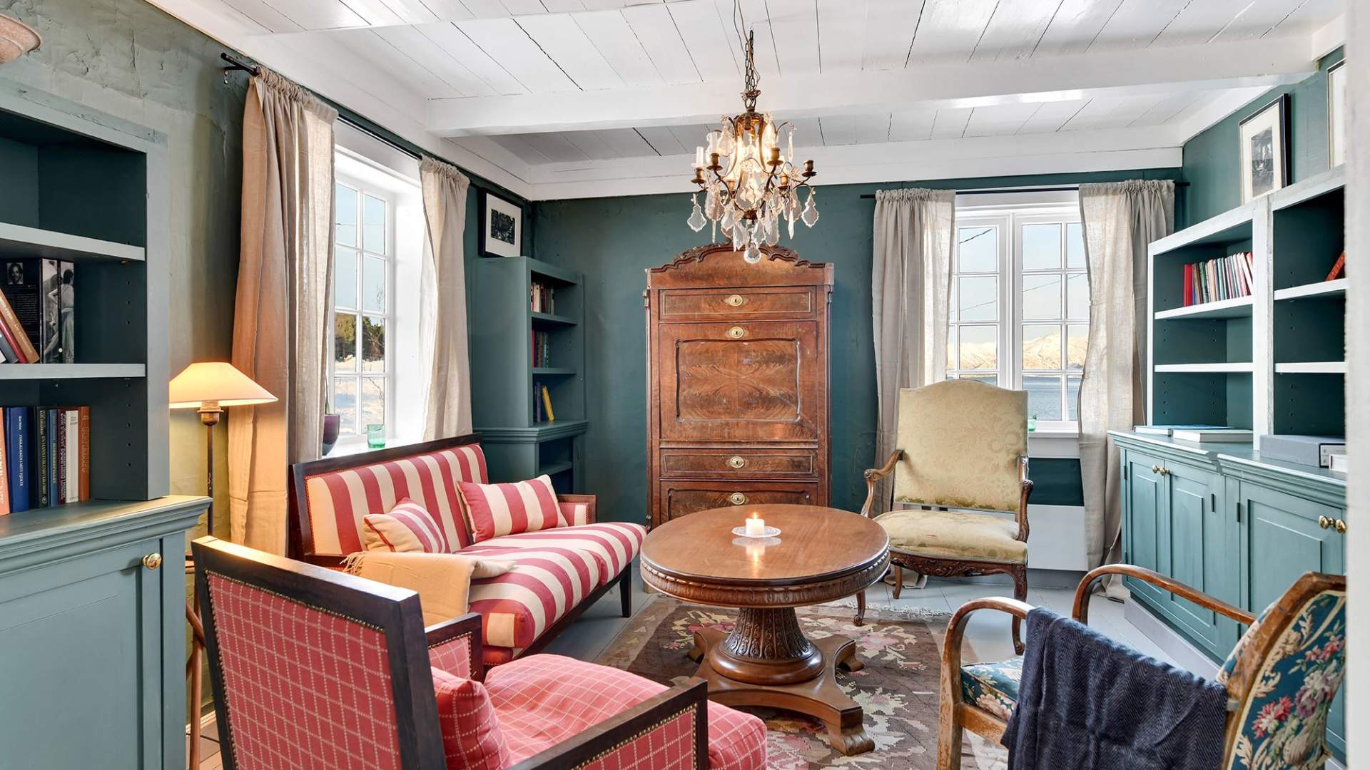 Living room in Kvitnes Farm