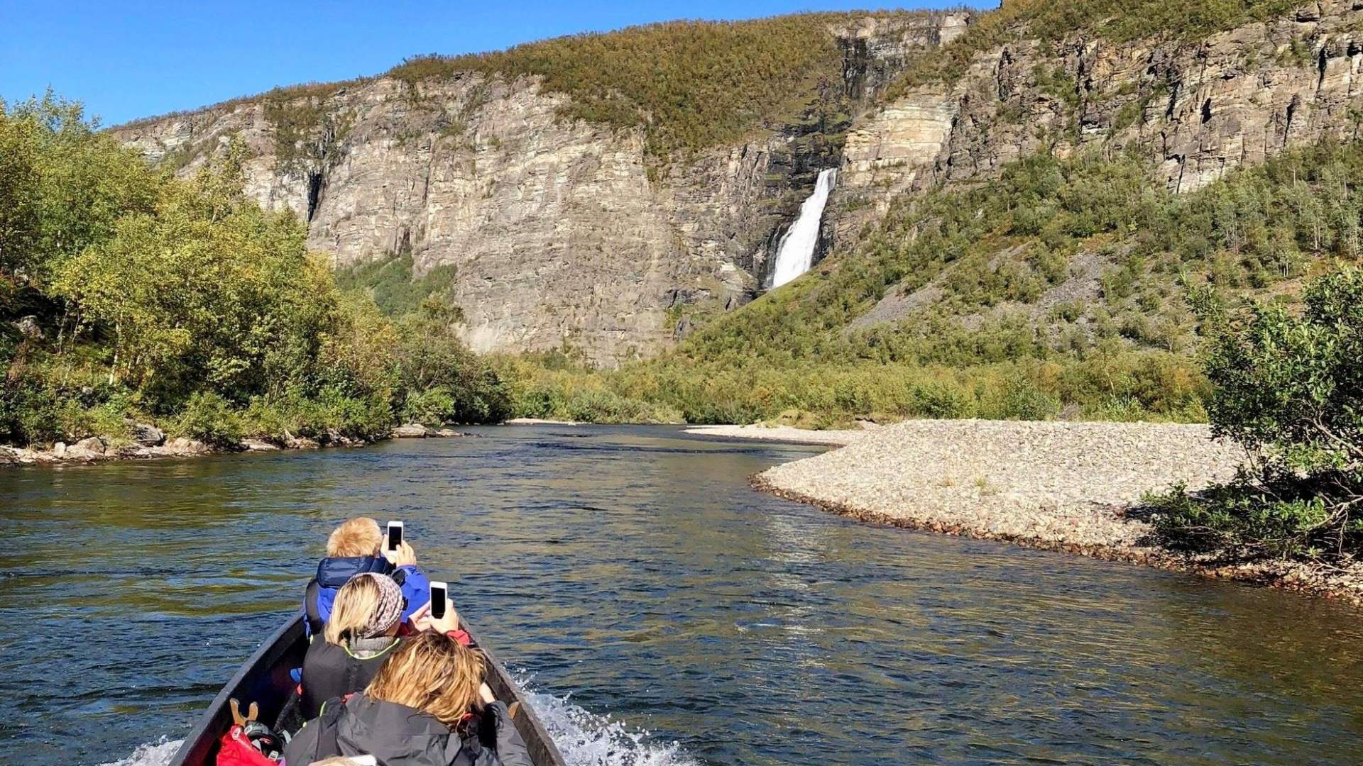 River boat tour to the Mollis waterfall in the Reisa national park - Reisabåt