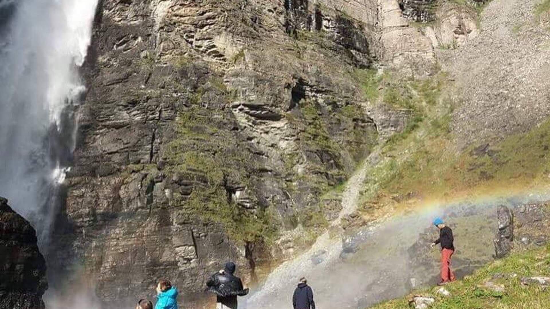 River boat tour to the Mollis waterfall in the Reisa national park - Reisabåt
