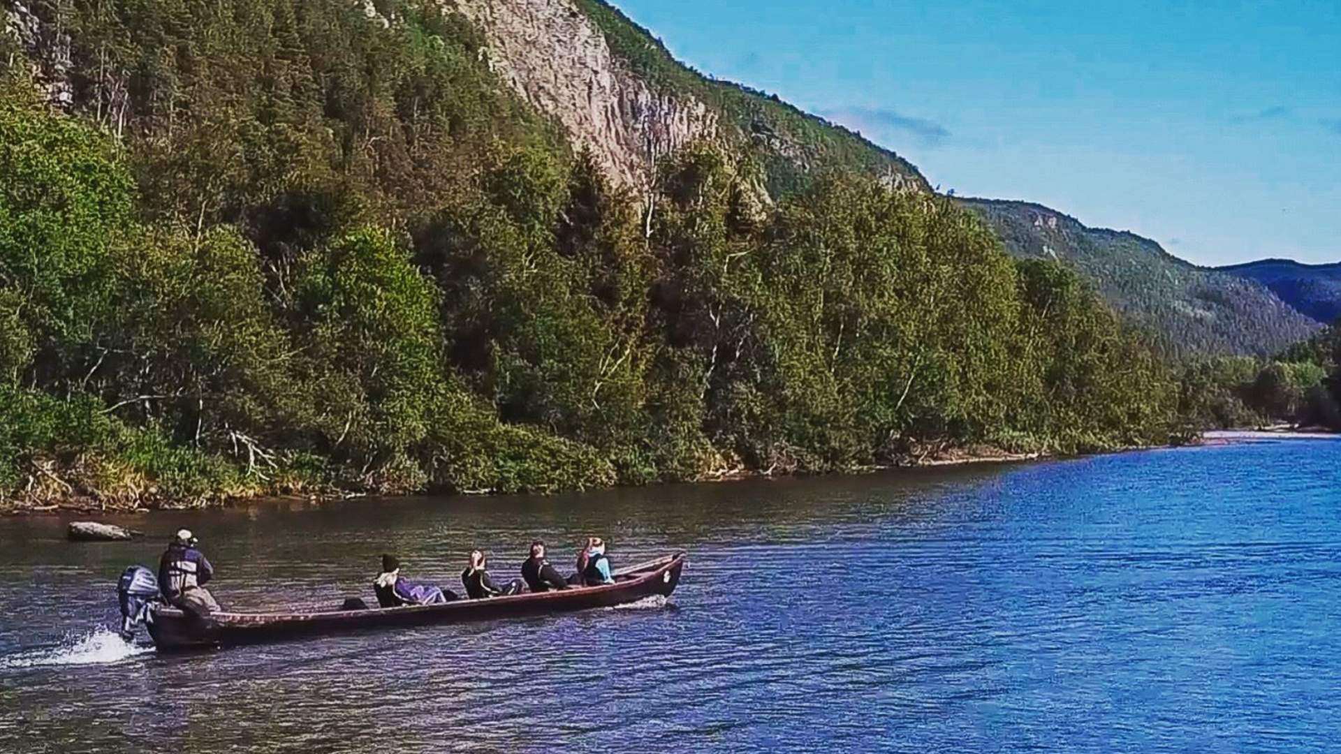 River boat tour to the Mollis waterfall in the Reisa national park - Reisabåt