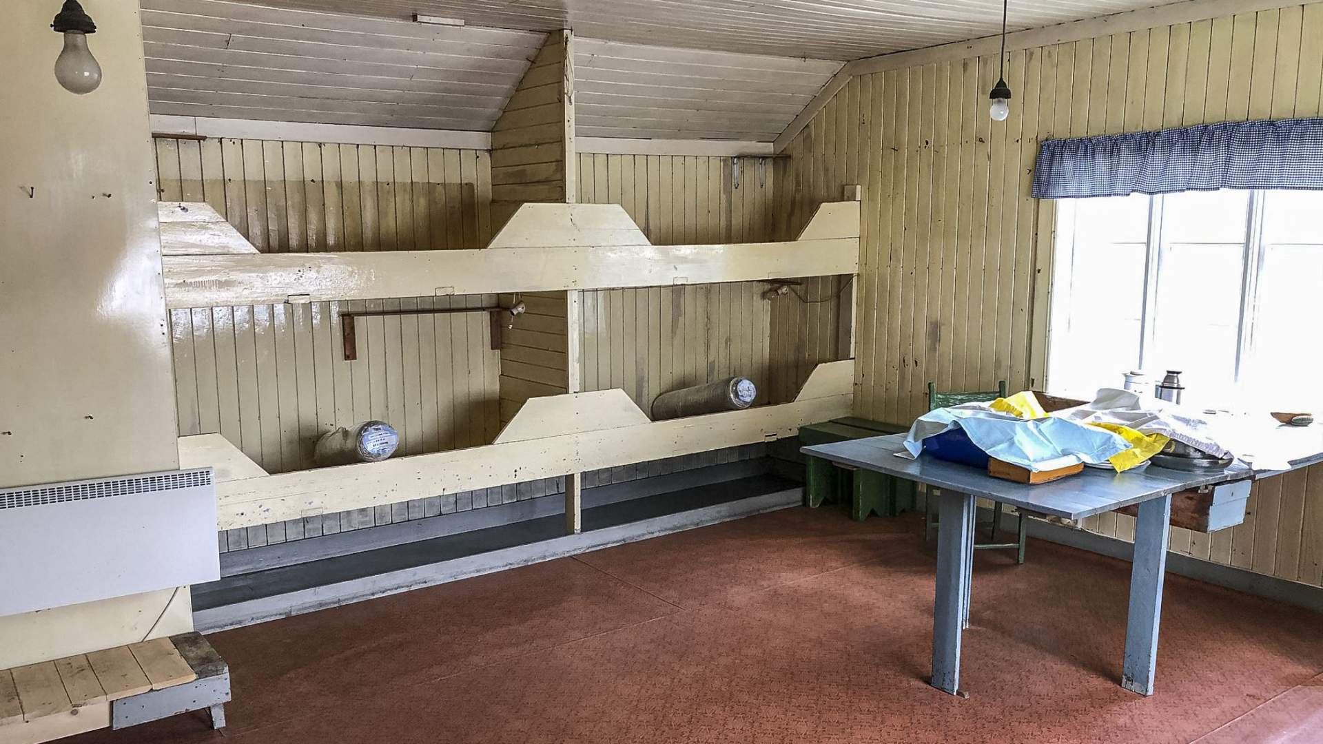 Tinden Handelssted historical inside fisherman cabins