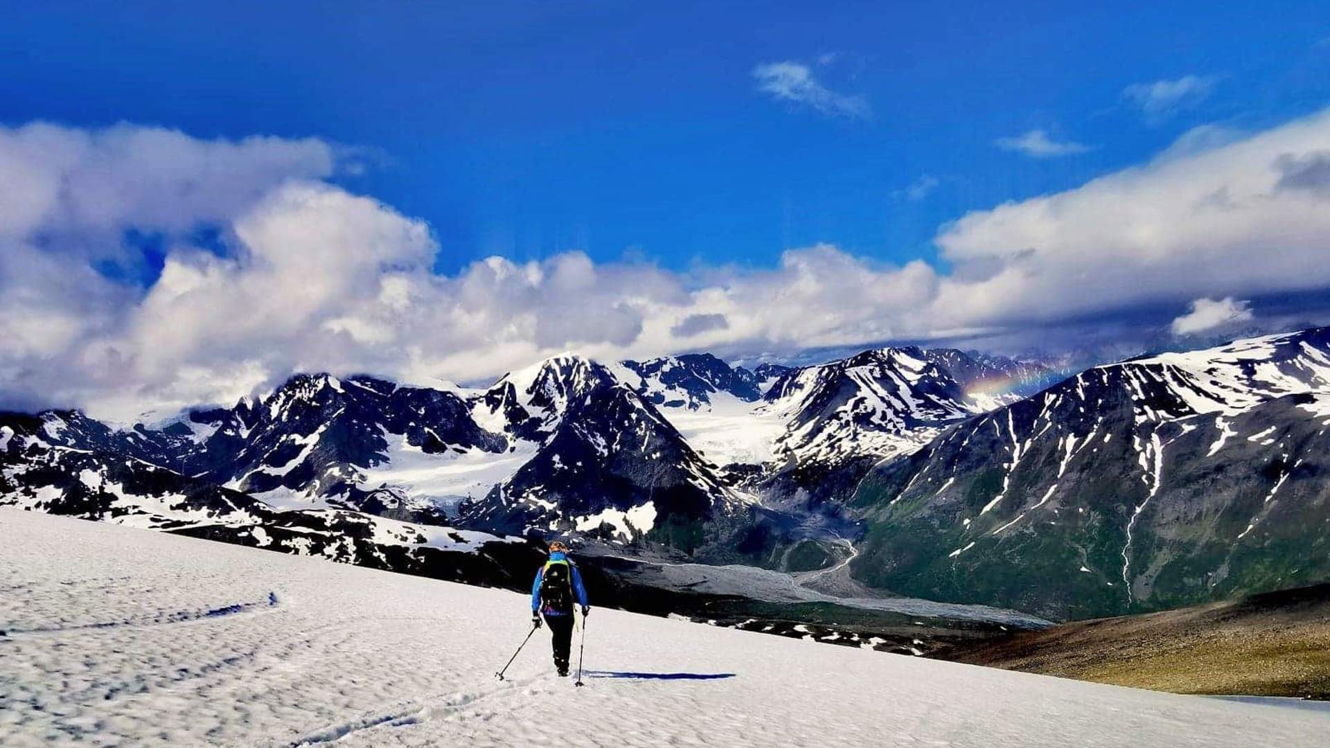 Guided toptour hiking to Daltinden in the Lyngen Alps