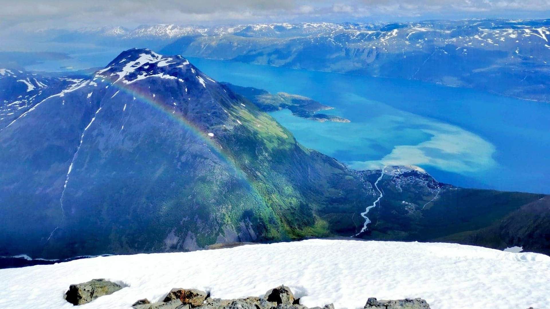 Guided toptour hiking to Daltinden in the Lyngen Alps