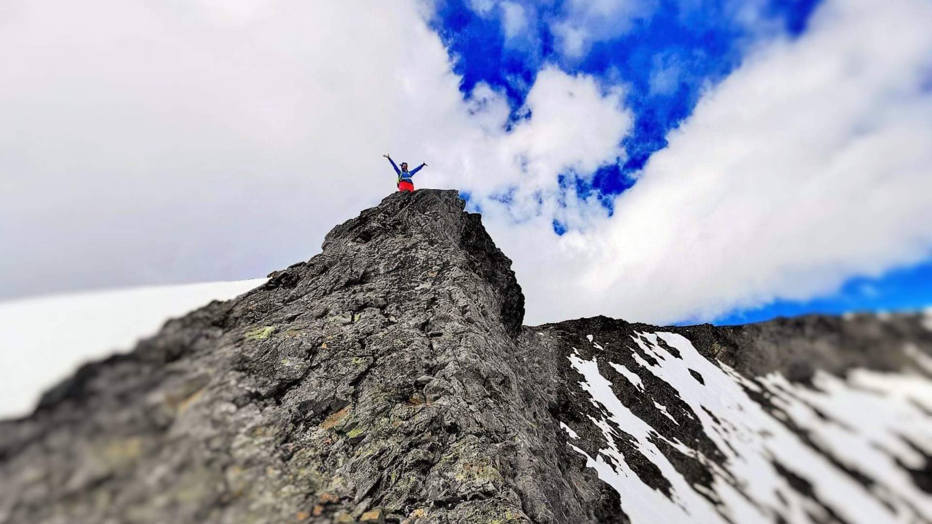 Guided toptour hiking to Daltinden in the Lyngen Alps