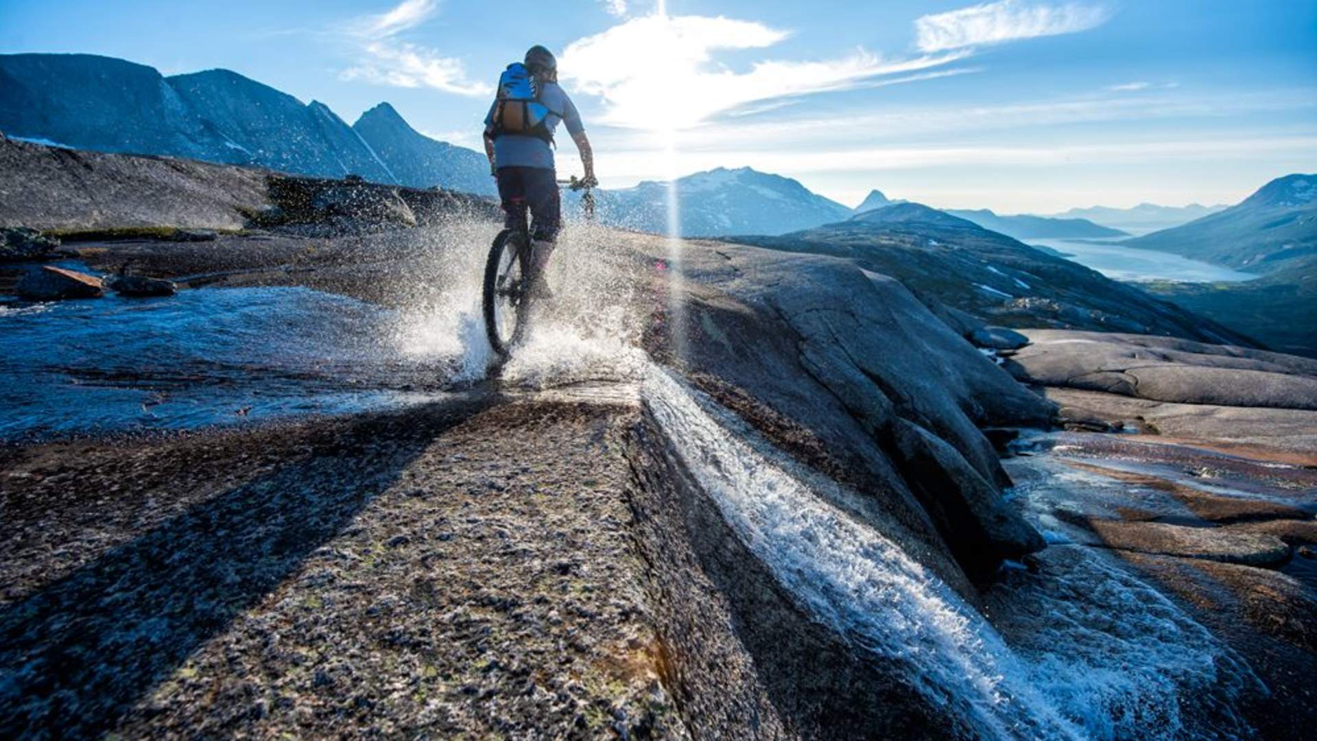 Terrengsykling på Reinesfjellet