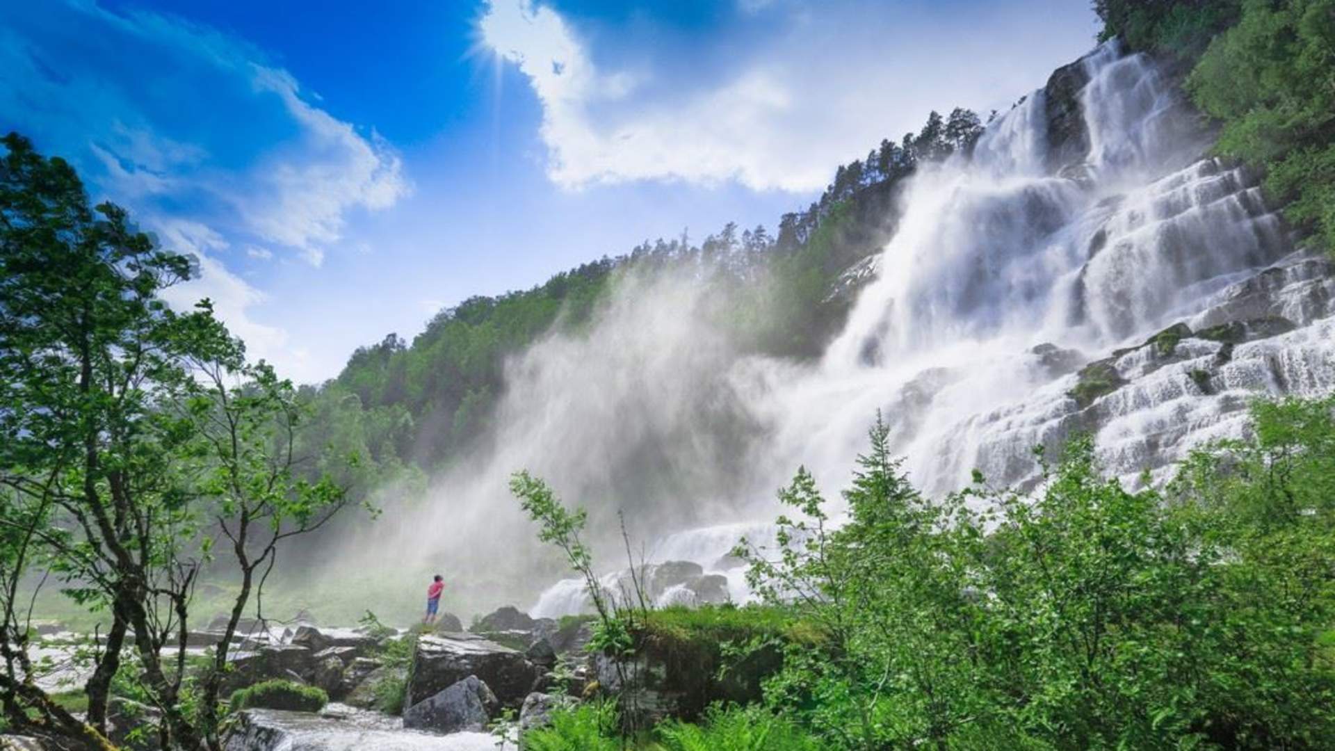 Tvindefossen Waterfall