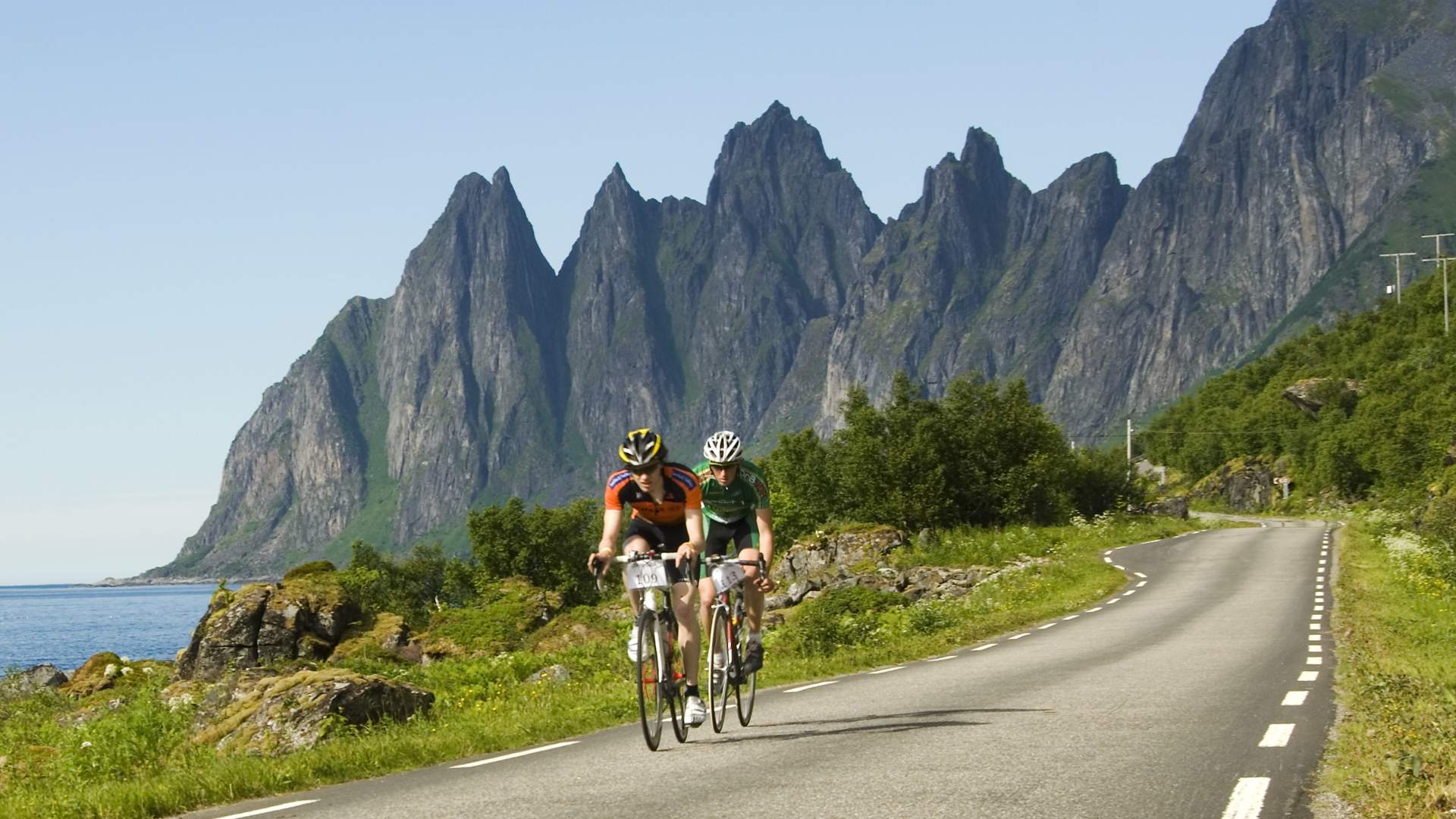 Tour de Senja by e-bike in the Midnight Sun