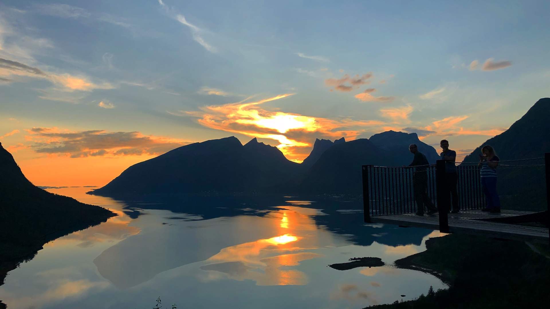 Tour de Senja by e-bike in the Midnight Sun