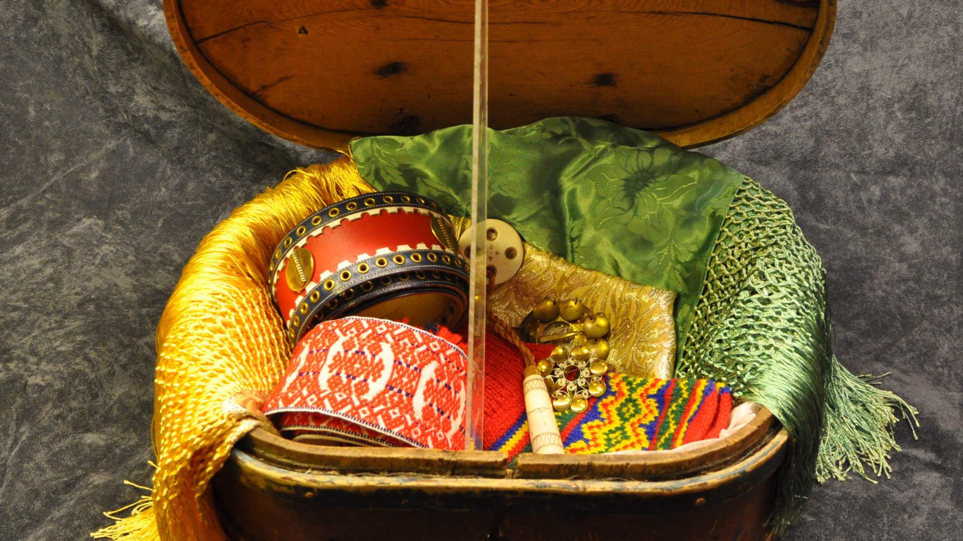 Gilhligiisá &#8211; Bridal chest