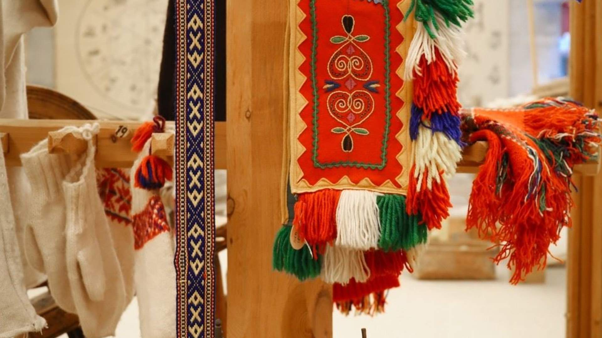Both traditional and contemporary Sámi handicrafts