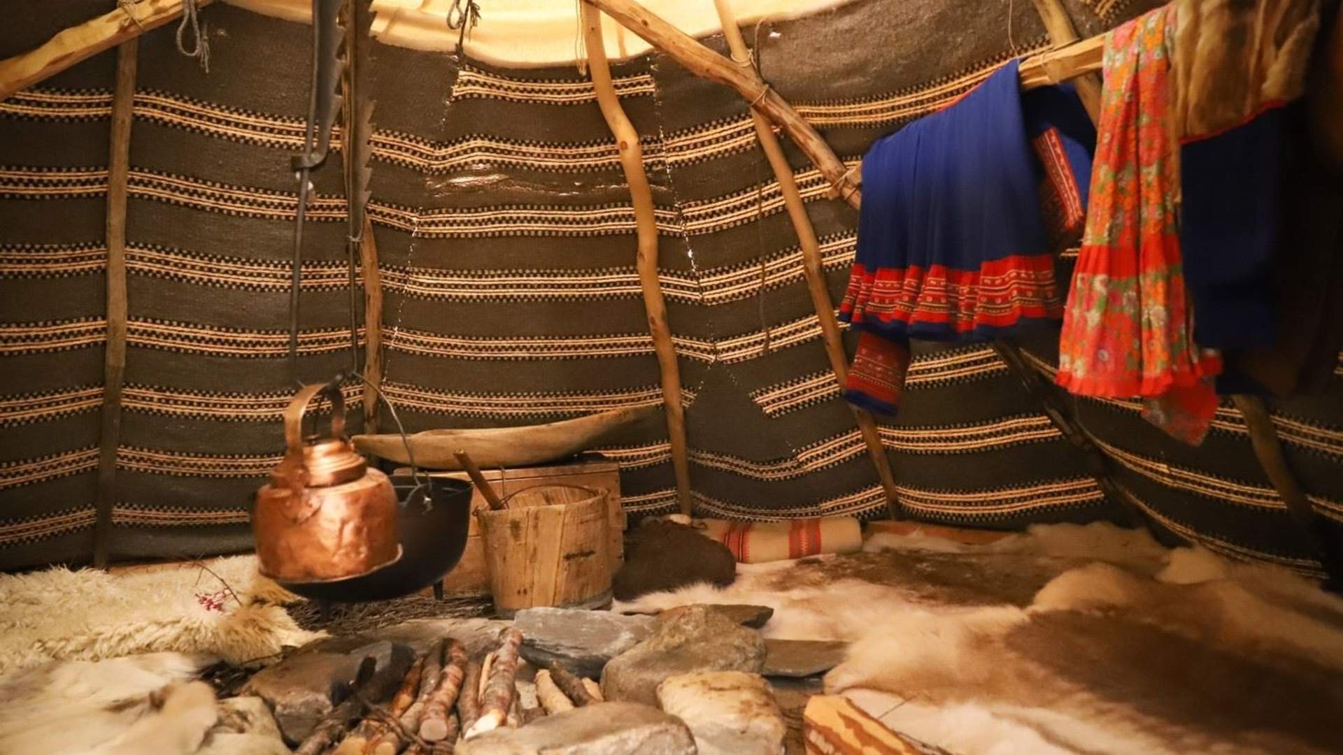 Various Sámi household
