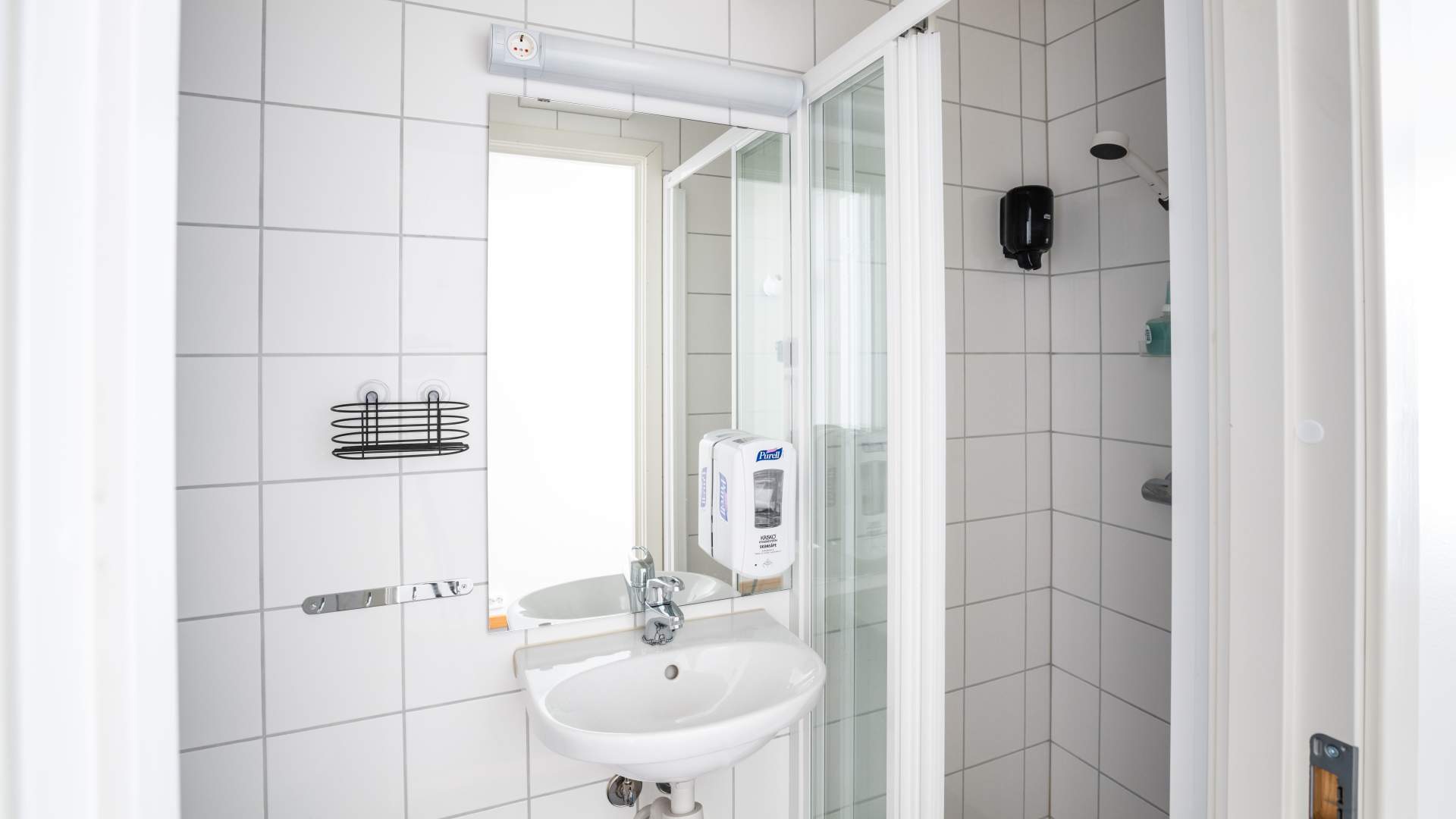 bathroom single rooms