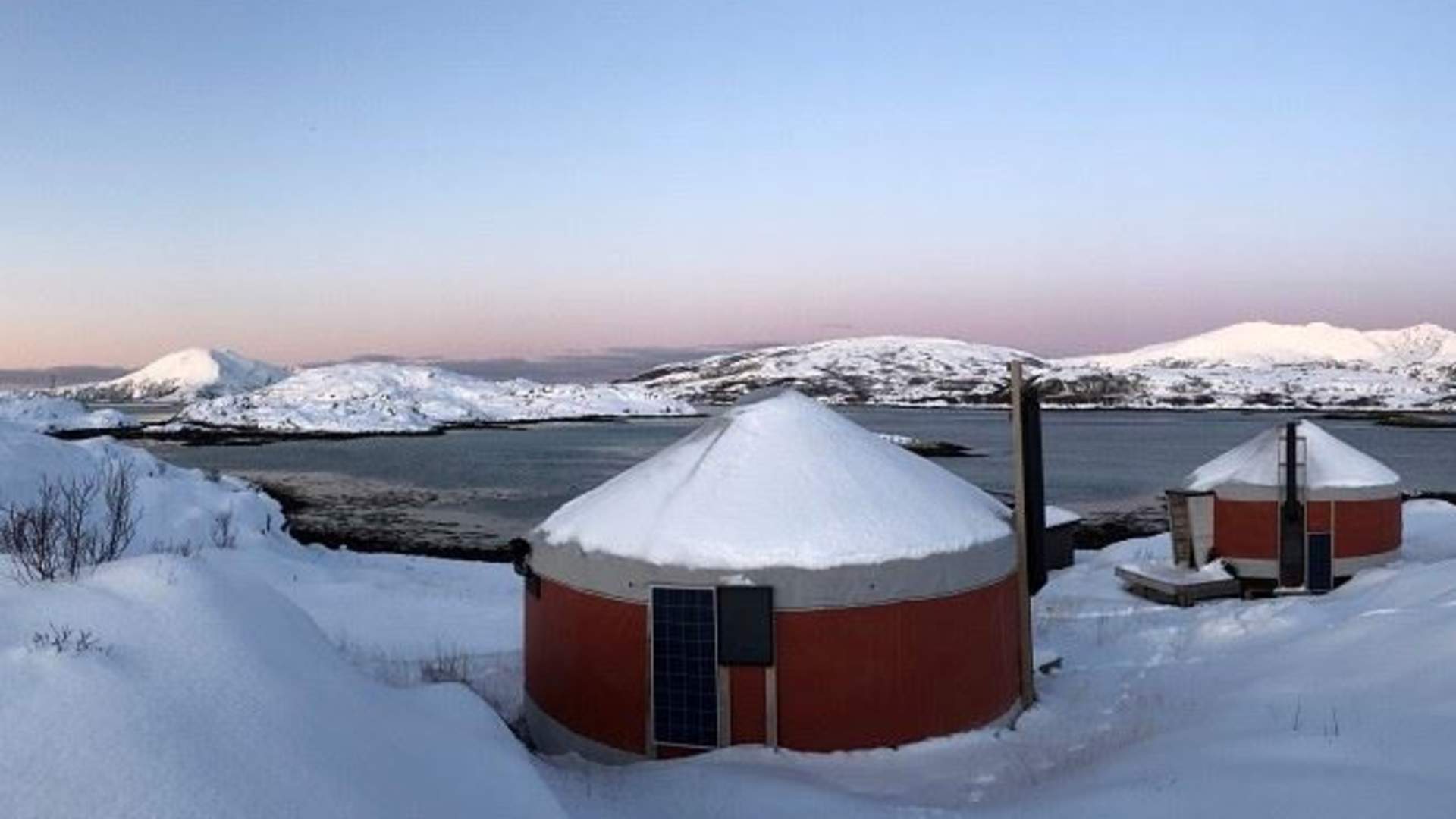 Private two days Arctic Camp with Winter Kayaking - all inclusive