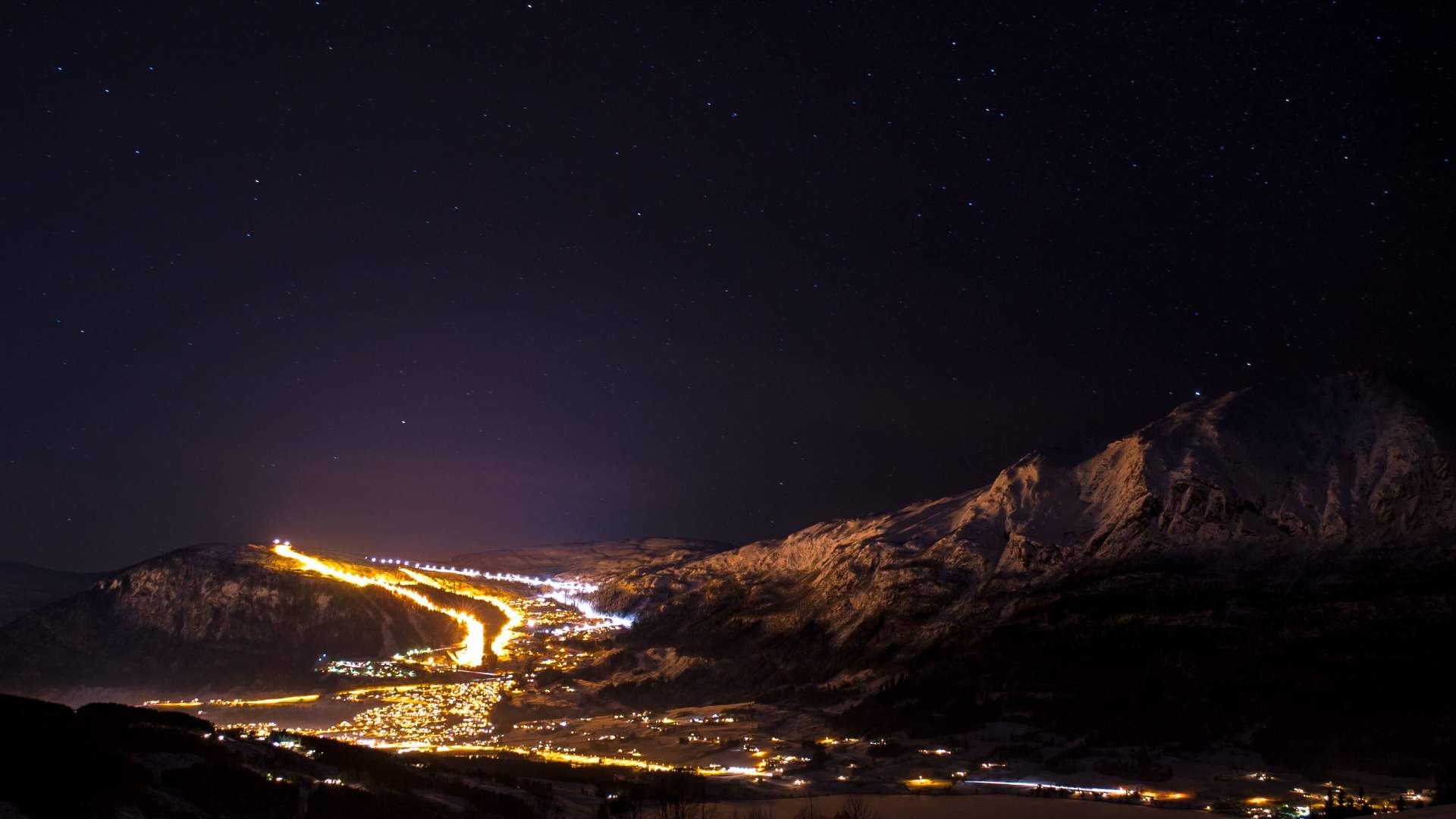 Evening skiing in Voss Resort