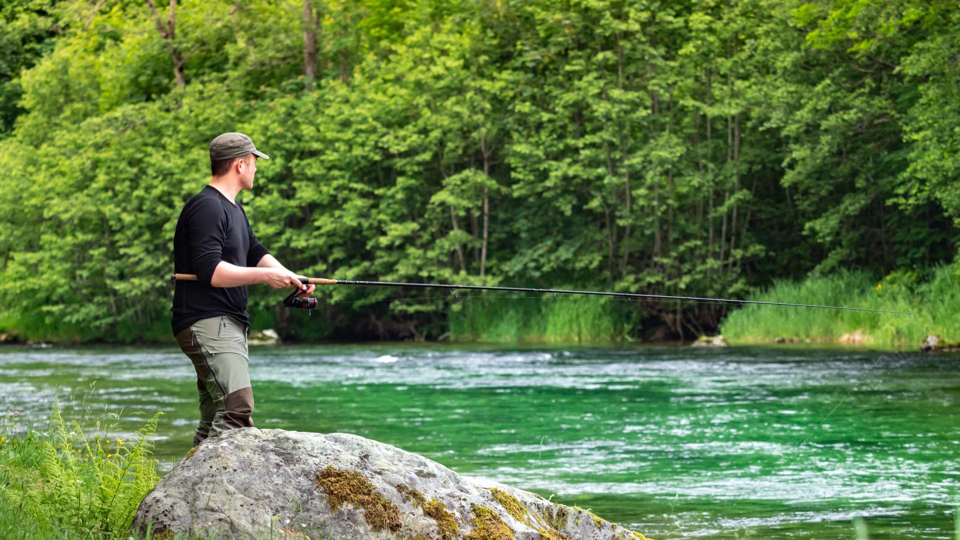 Salomon fishing in Eidselva river