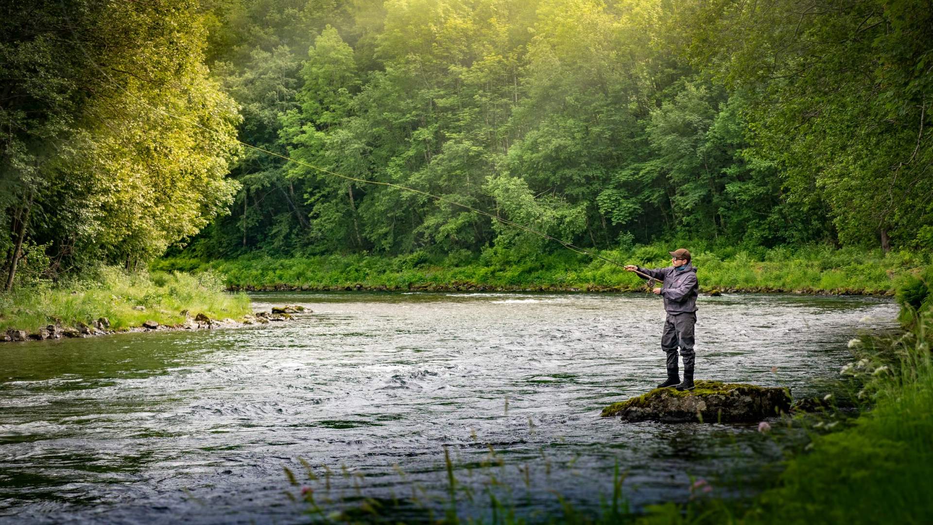 Salomon fishing in Eidselva river