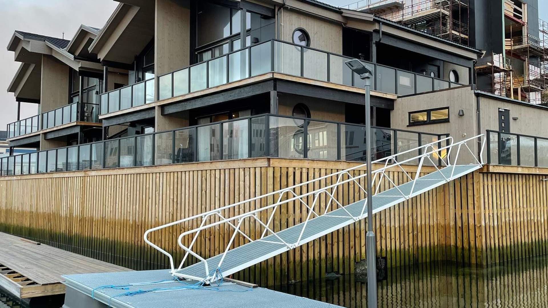 Arctic Sea Hotel & Apartments