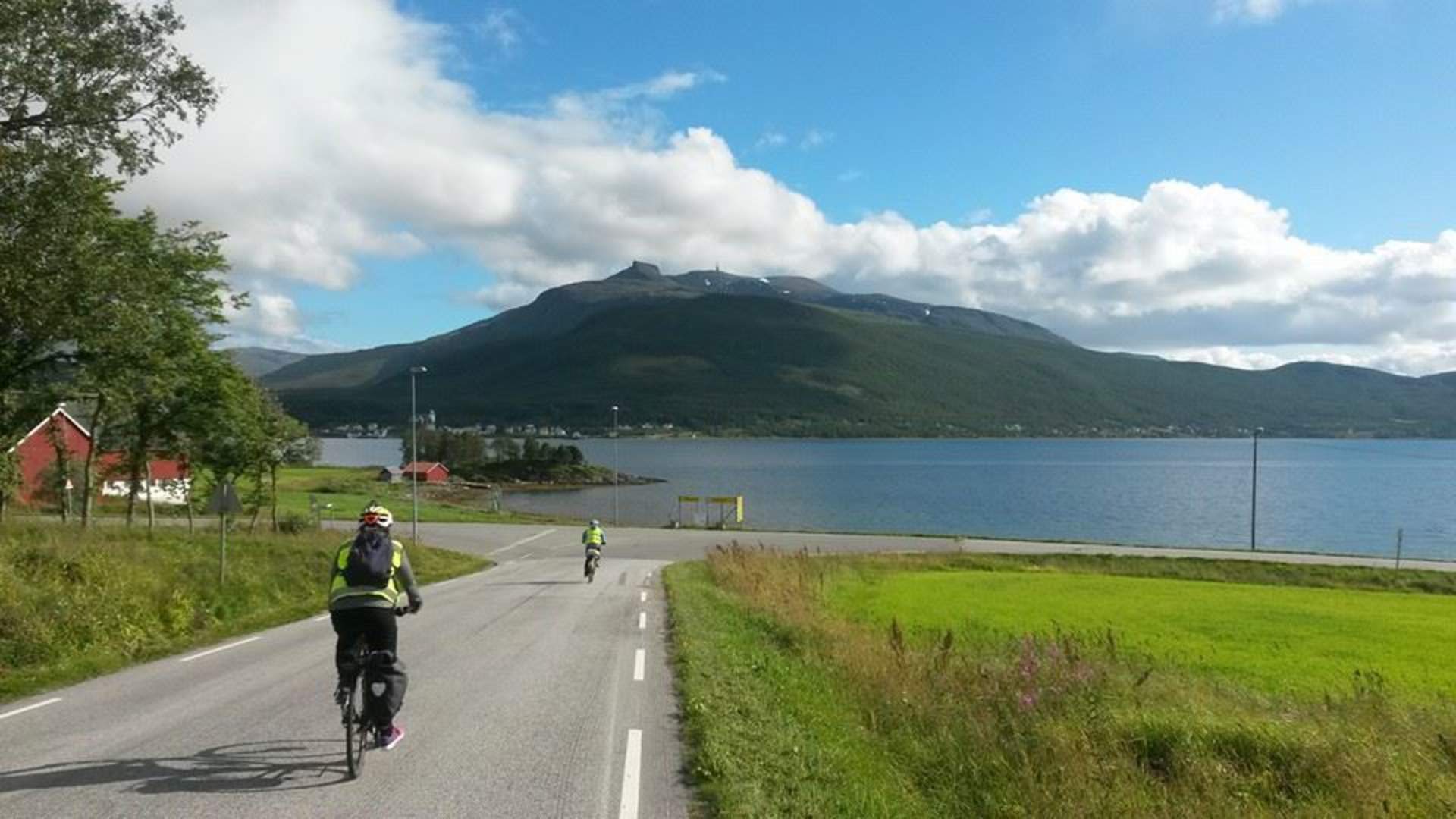 4 dagers elsykkeltur på yttersia av Senja