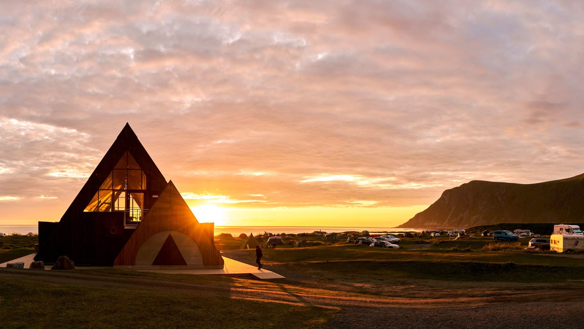 Camping by the midnight sun - Lofoten Beach Camp