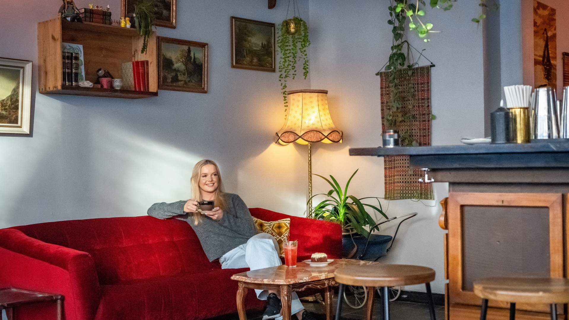 Unikt interiør på skrot kafé og bar
