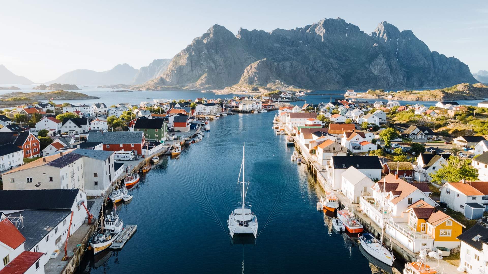 Lofoten: Sail to Explore Henningsvær