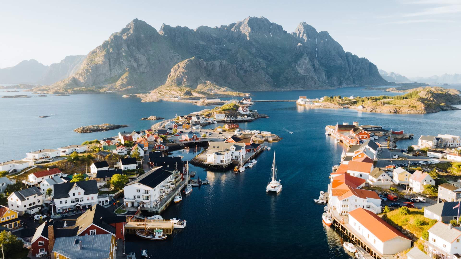 Lofoten: Sail to Explore Henningsvær