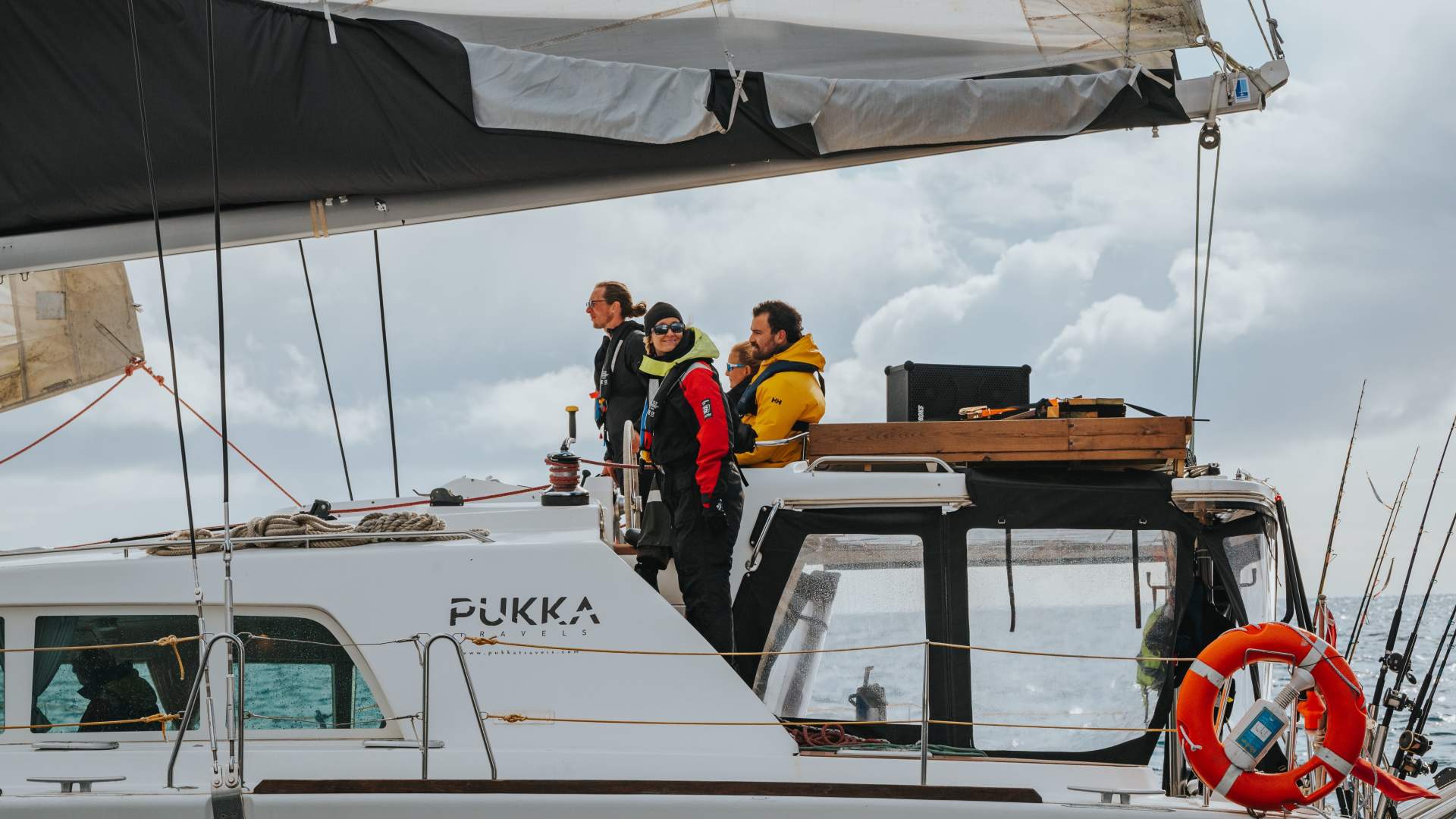 Lofoten: Sail to Explore Henningsvær