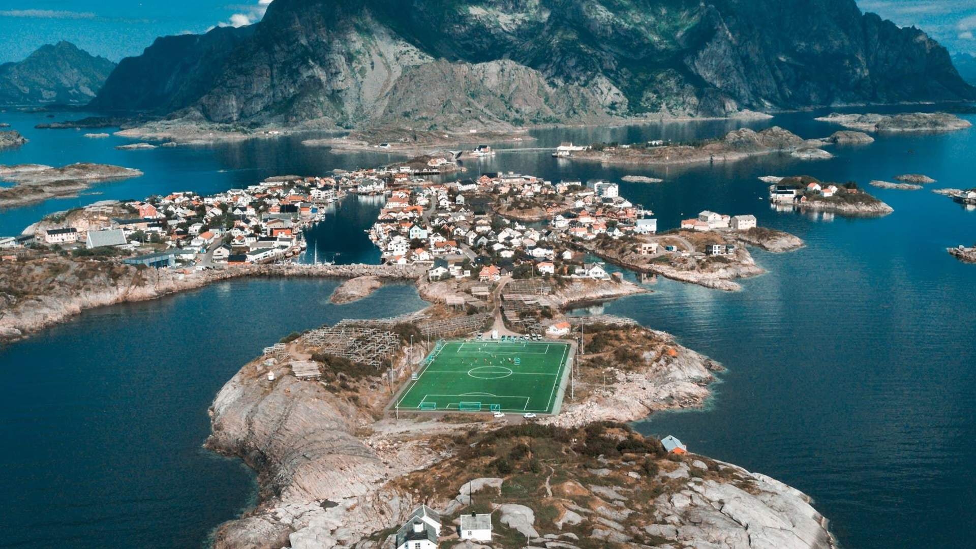 Lofoten: Sail to Explore Henningsvær