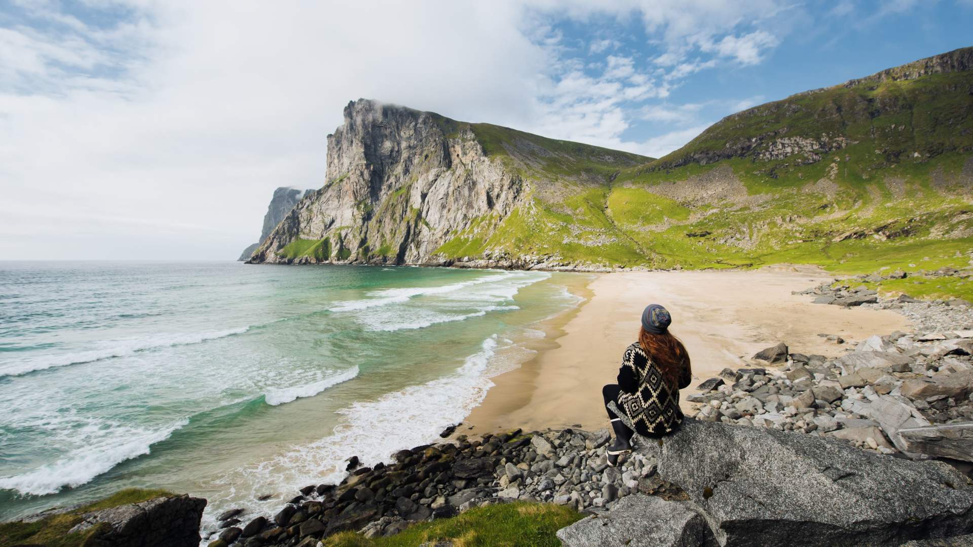 Lofoten: Hike to Kvalvika Beach