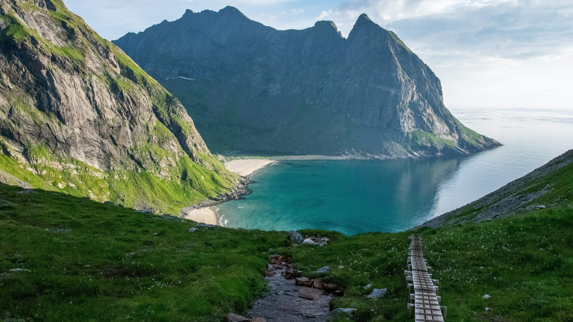 Lofoten: Hike to Kvalvika Beach