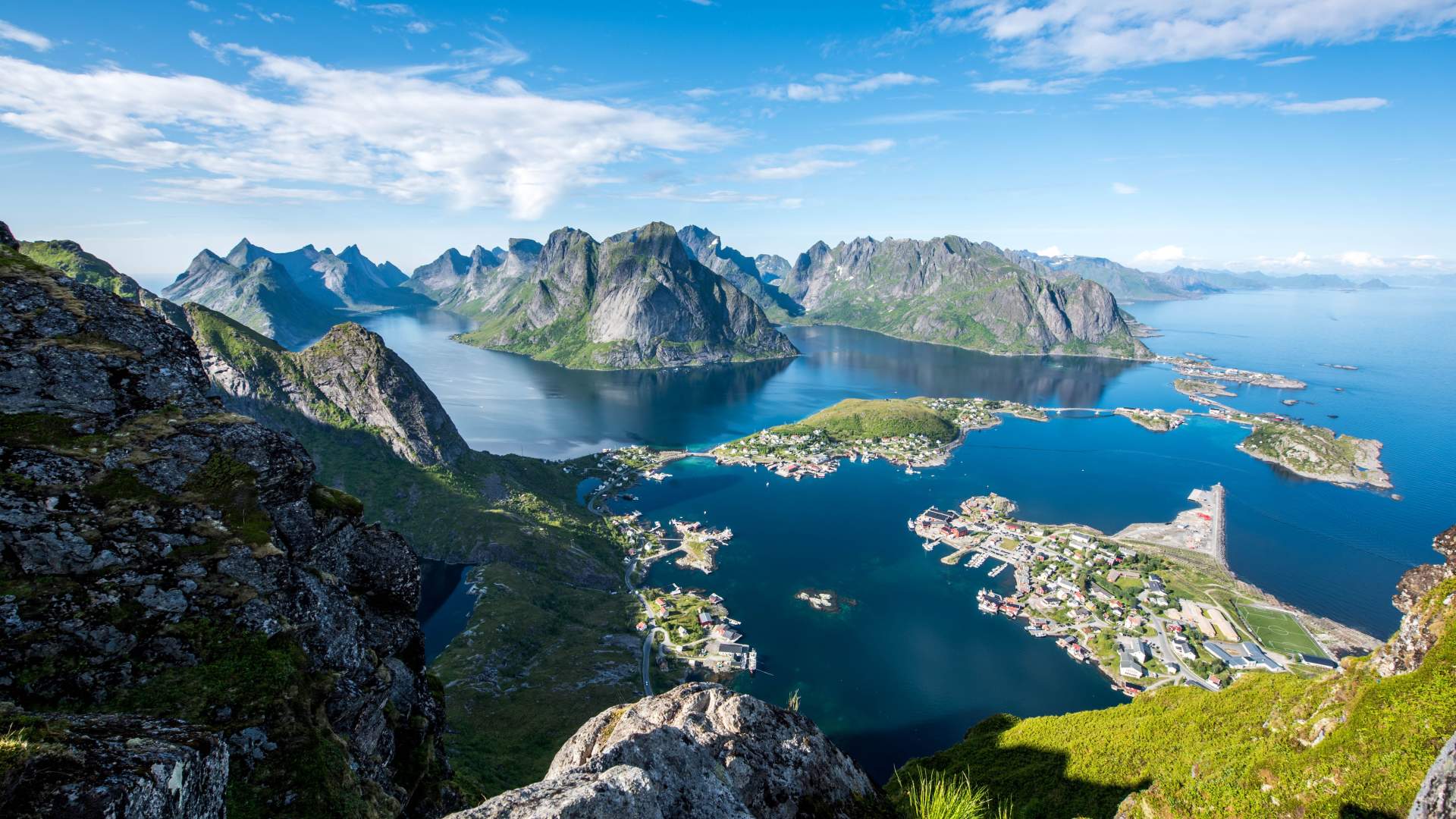 Hike to Reinebringen (484 m.o.s.) | Hiking | Reine | Norway