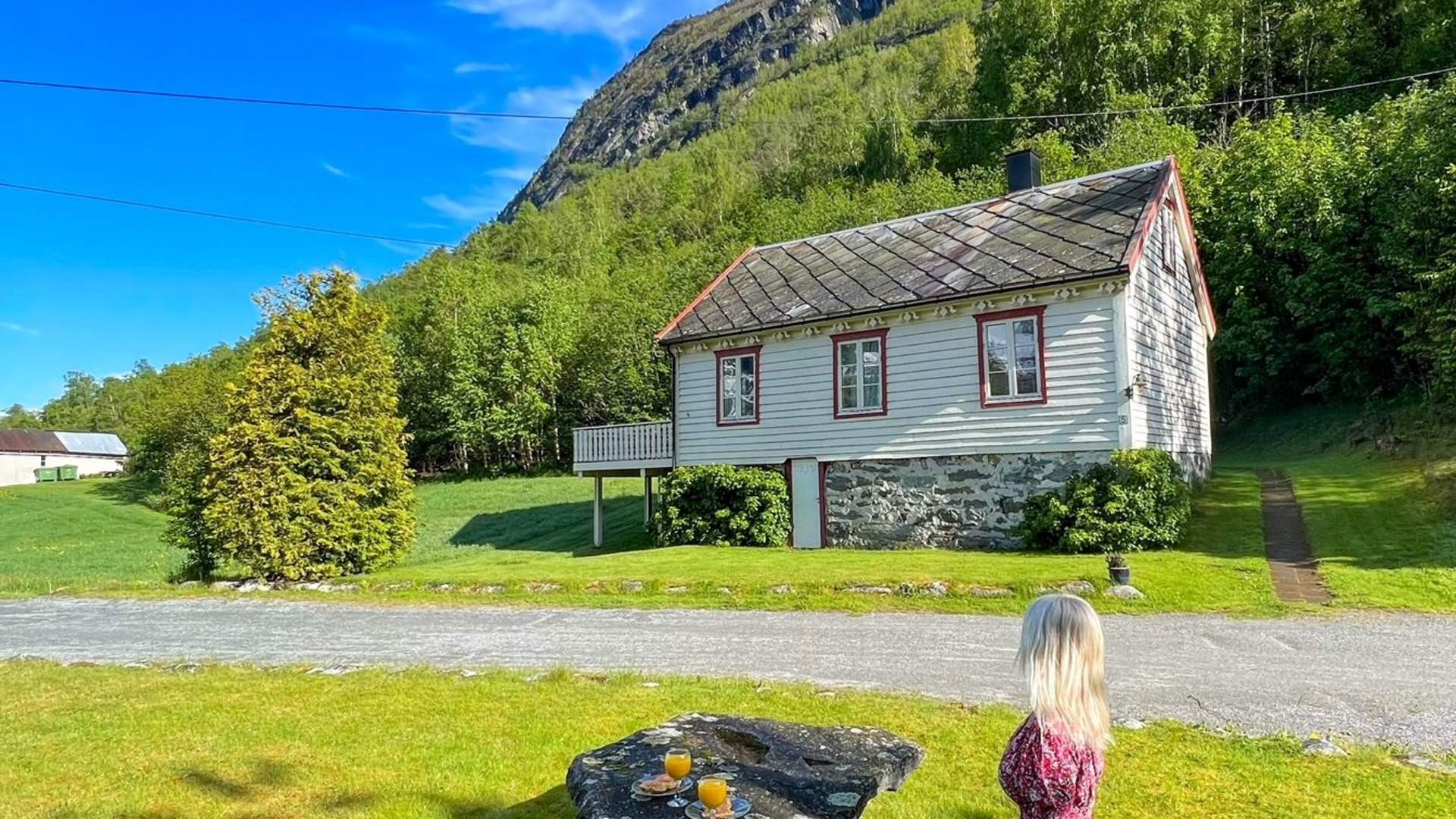 Vollsnes Guest House