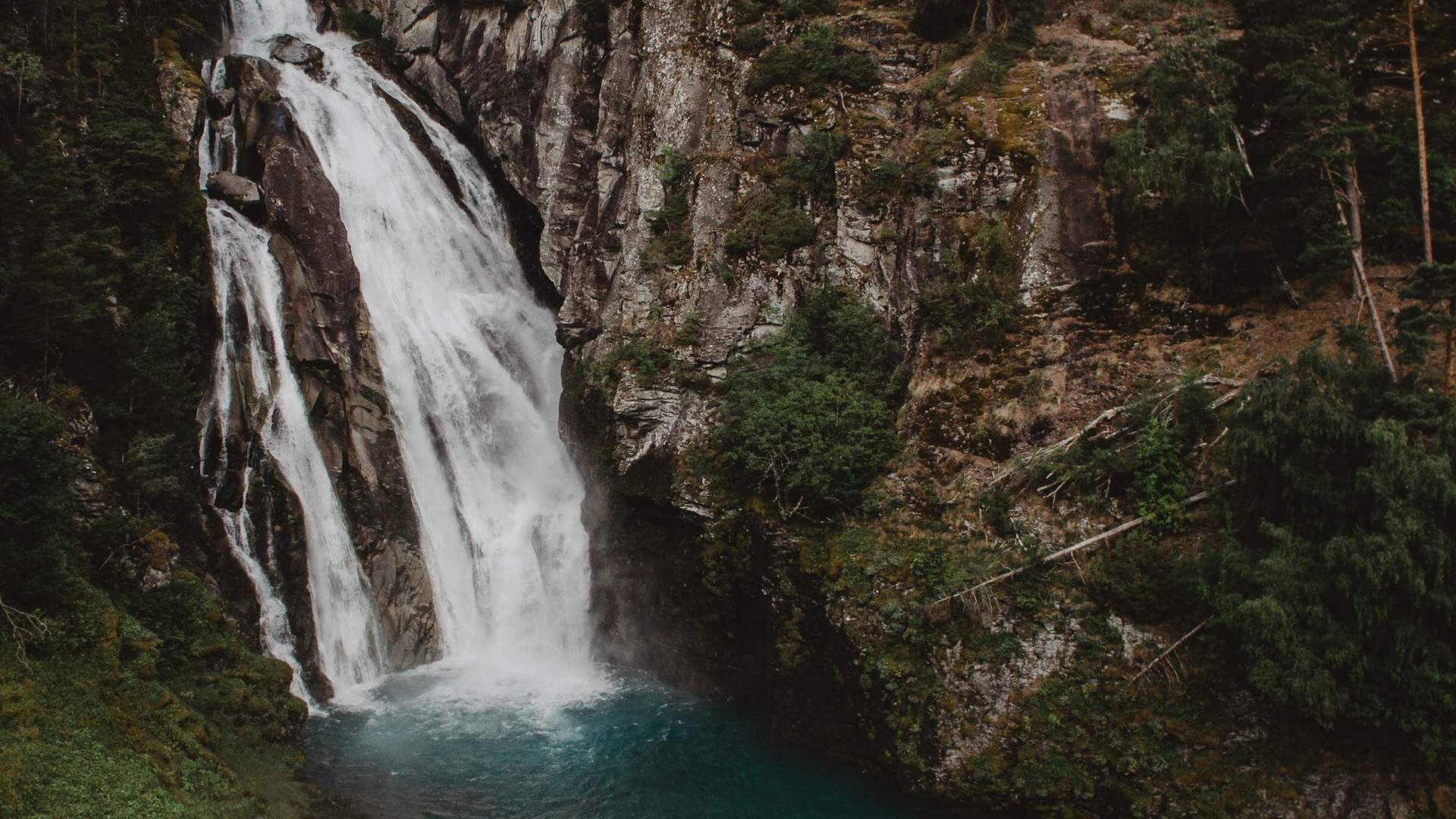 Glomnesfossen Waterfall