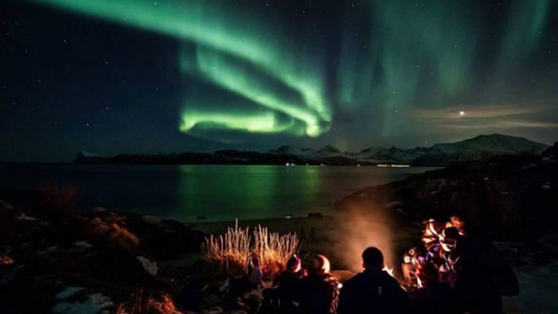Private Northern Light chase in a small group