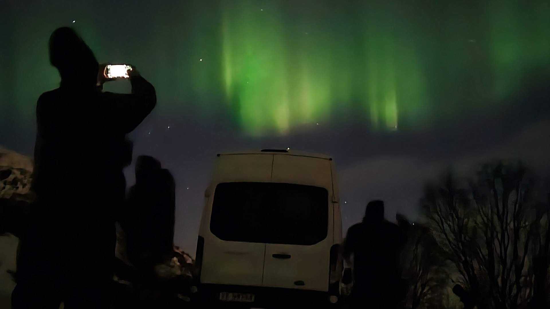 Private Northern Light chase in a small group