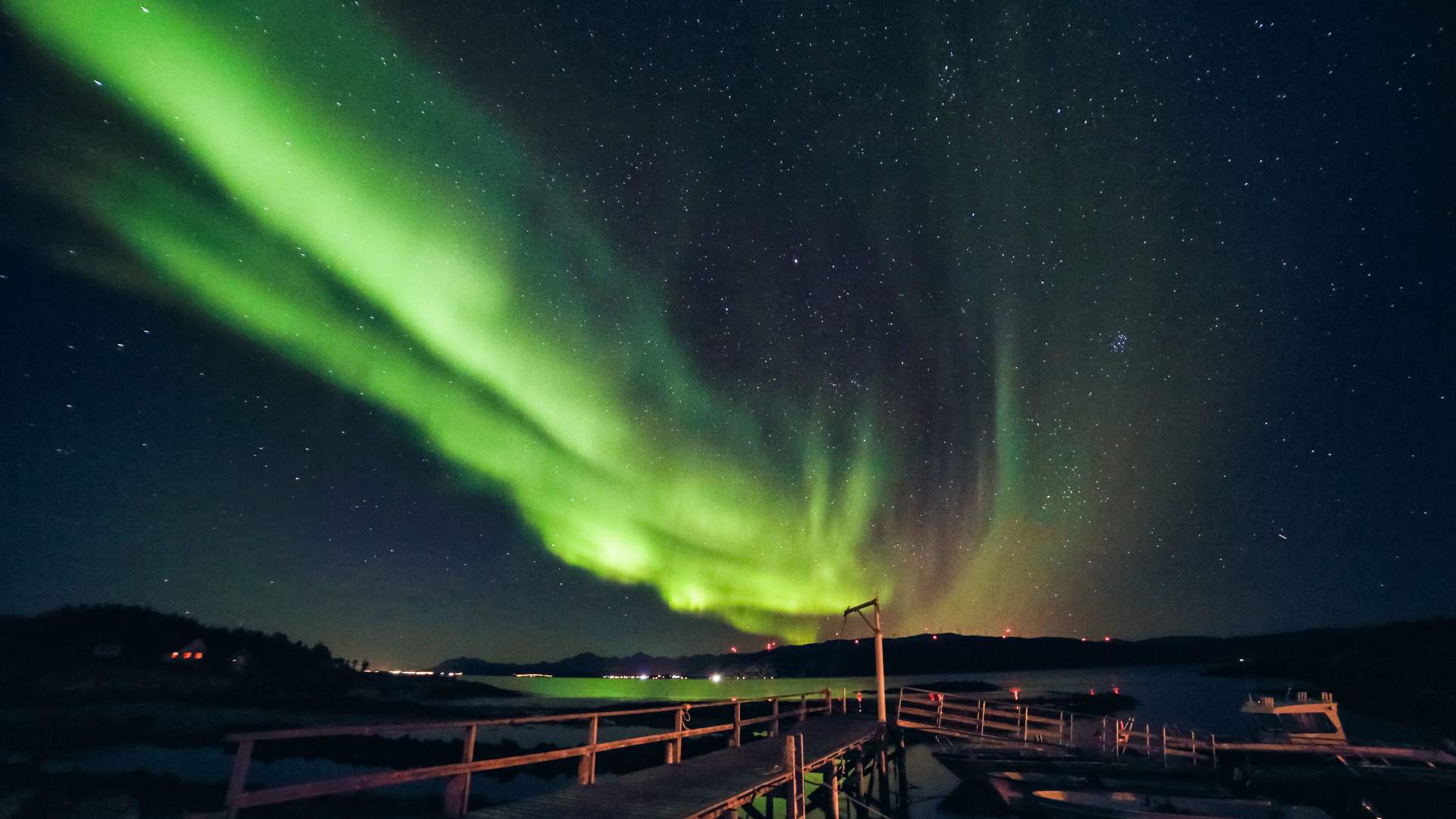 Private Northern Light chase in a small group