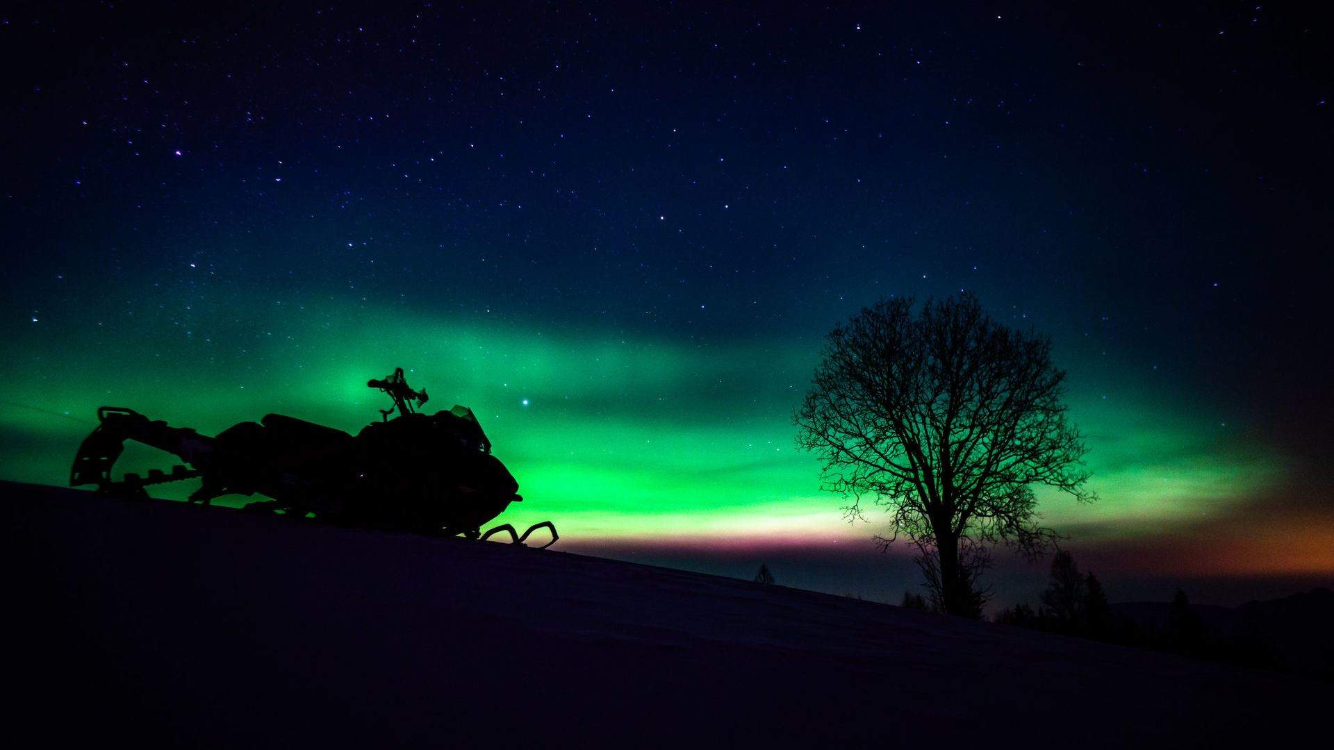 Hunting the Northern Lights with Hi North
