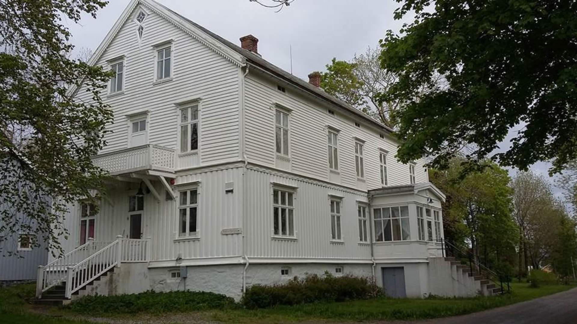 Tjøtta Gjestegaard - Accommodation and café in historical surroundings