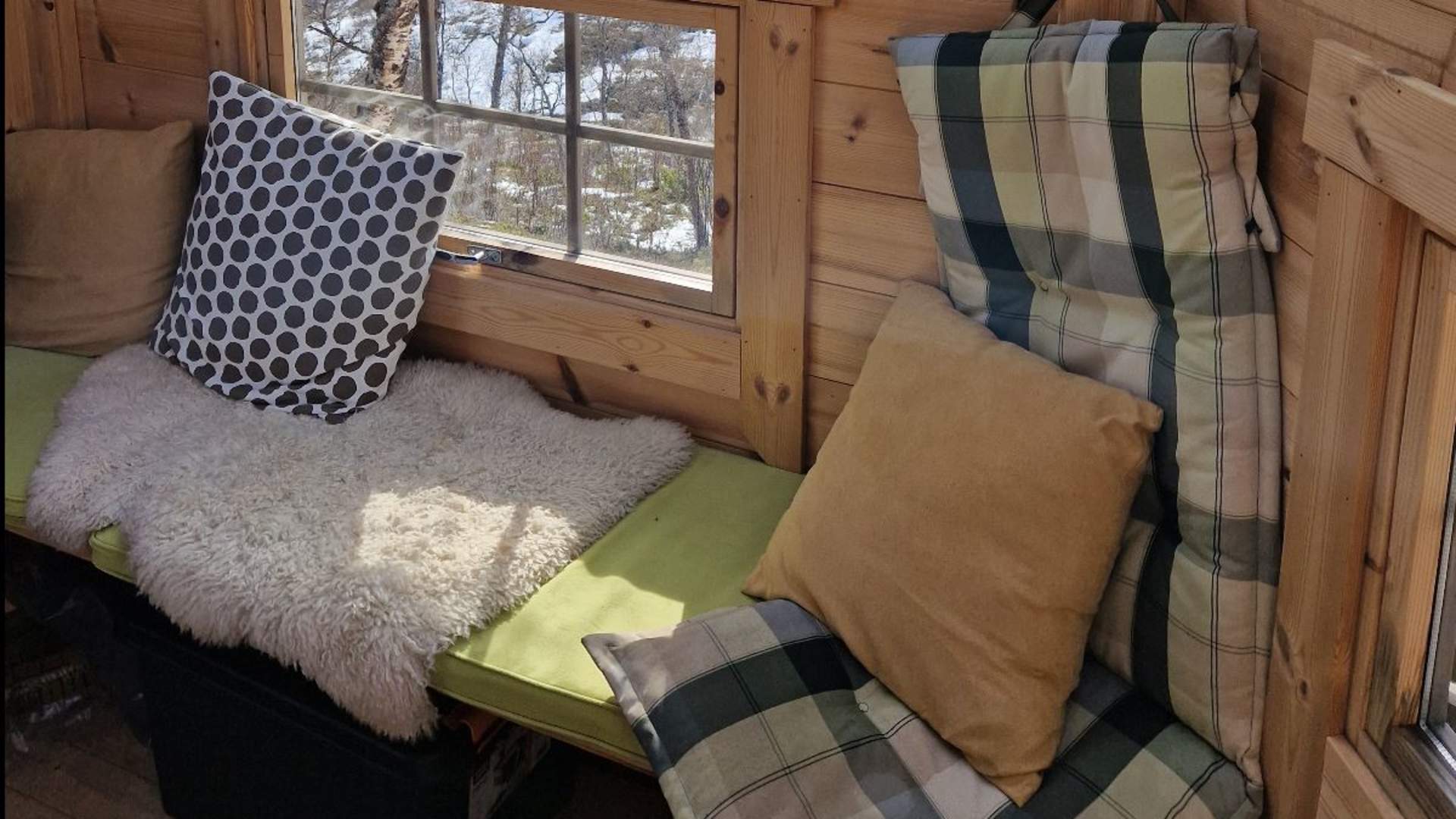 Visit Northern Lights cabin - Guided tour to the Mountain cabin