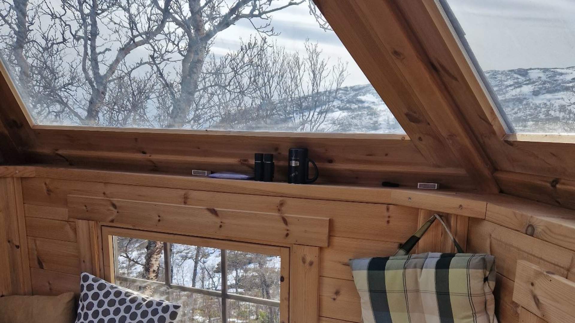 Visit Northern Lights cabin - Guided tour to the Mountain cabin