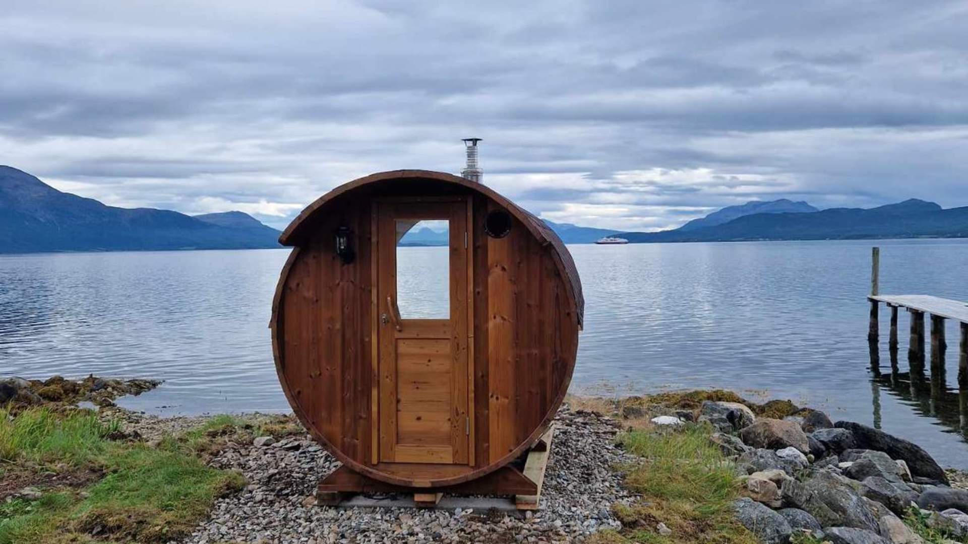 Ice bathing and Sauna with traditional Norwegian lunch