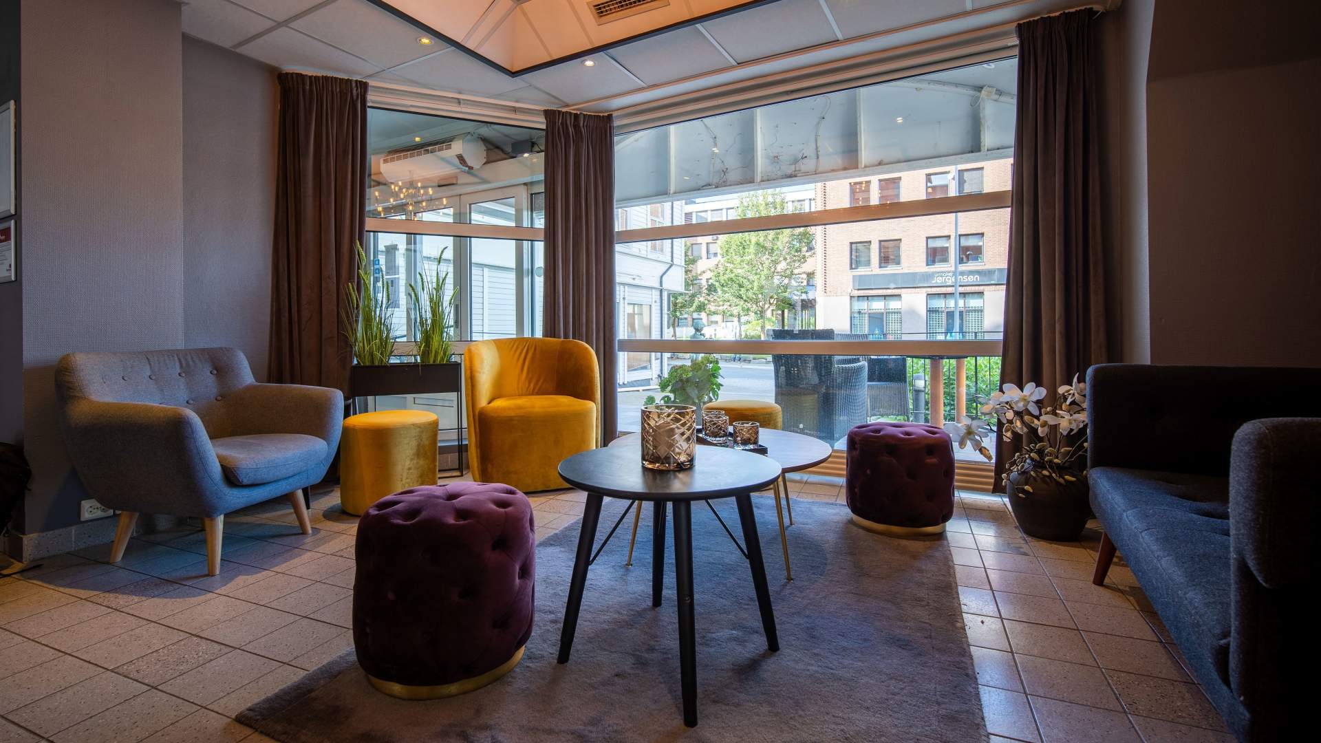 Enter Amalie Hotel