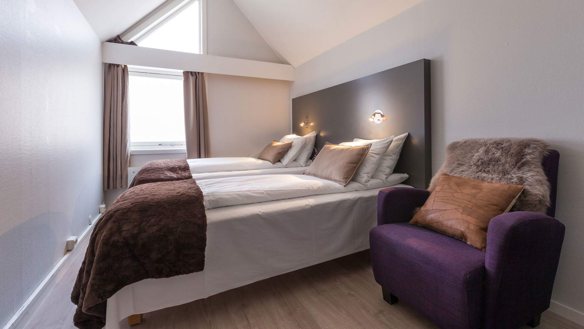 Enter Viking Hotel
