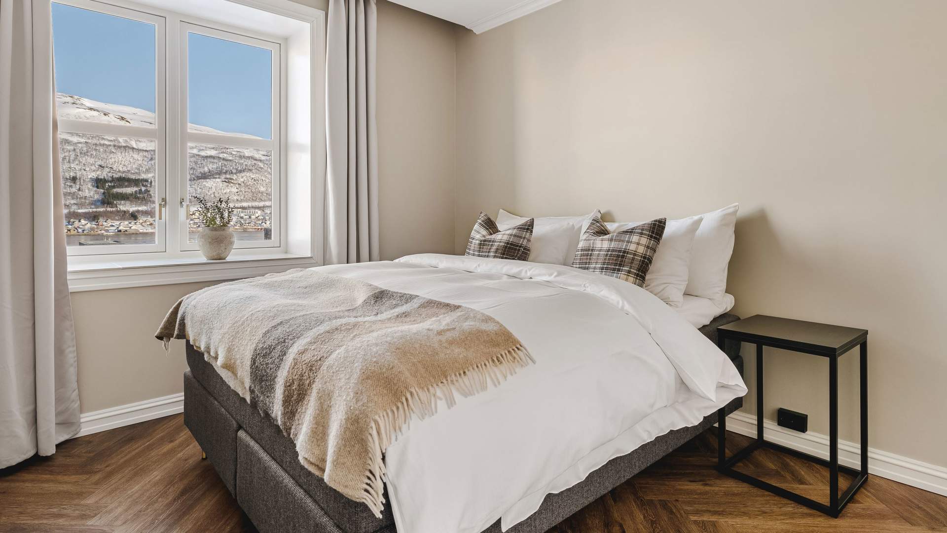 Enter St. Elisabeth Suites