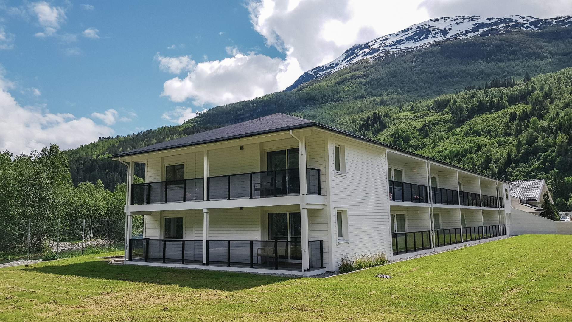 Loen Apartments