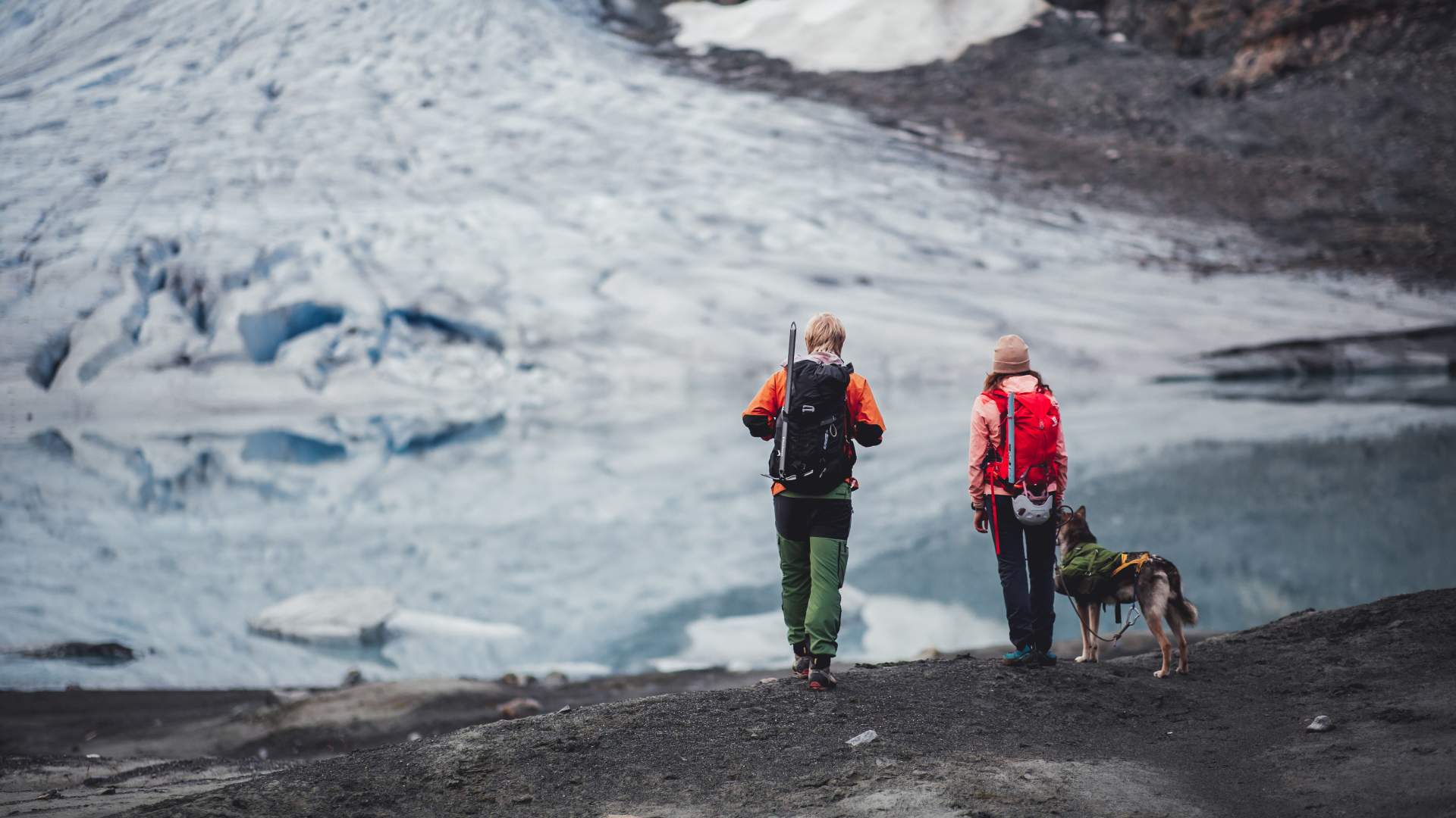 Overnight glacier experience with Lyngen Outdoor Experience